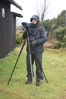 Folke spanar i full mundering. Foto: Mats Olsson